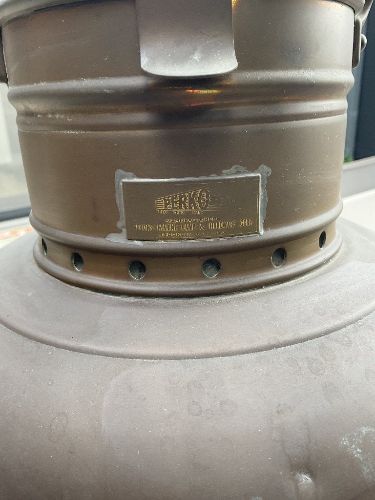 Oude scheepslantaarn merk Perko -, Ophalen