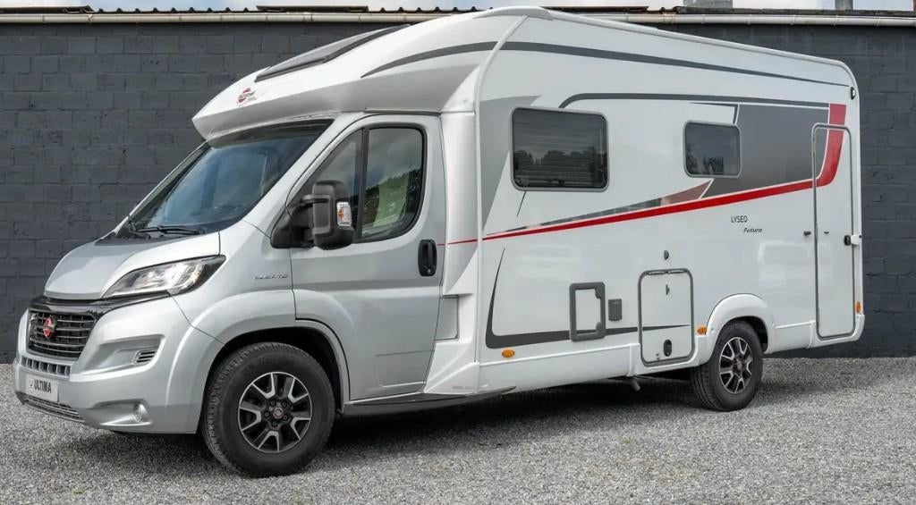 Camper Bürstner Lyseo, Caravanes & Camping, Camping-cars, Jusqu'à 4, 6 à 7 mètres, Fiat, Marchepied électrique