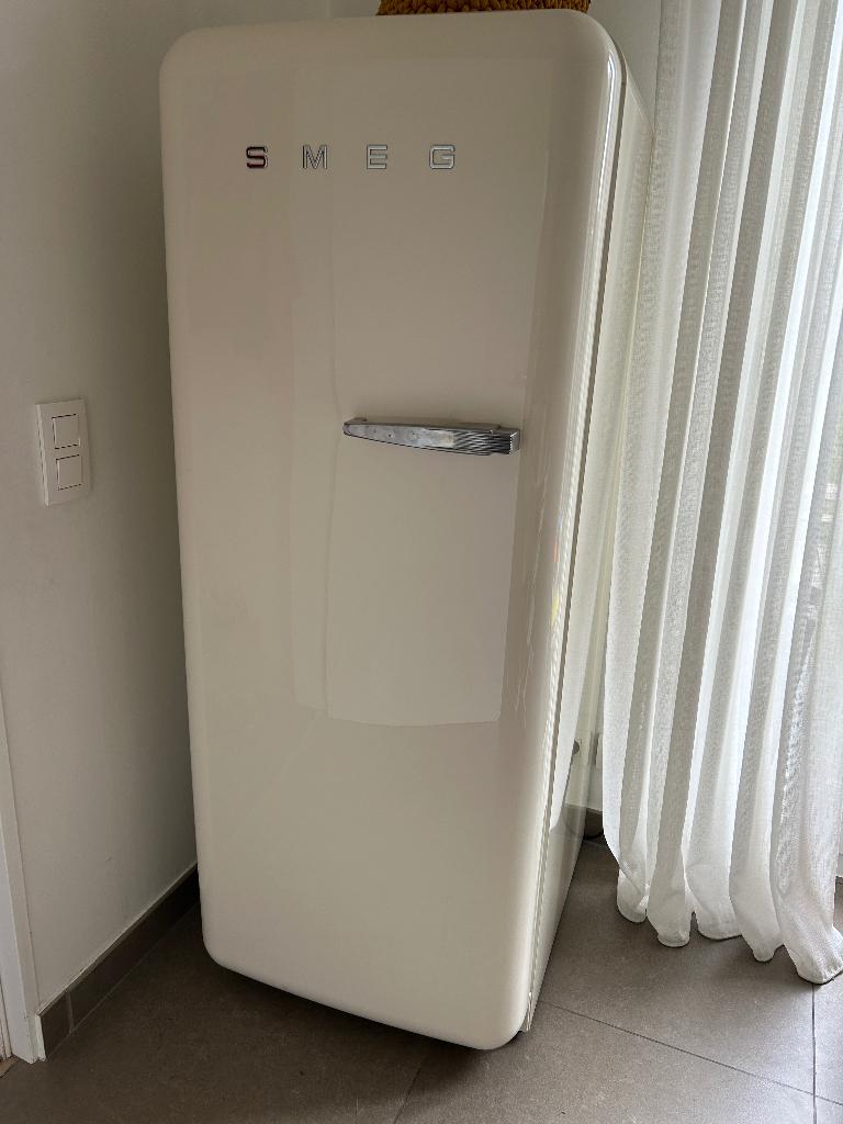 SMEG frigo (zo goed als nieuw), Elektronische apparatuur, Koelkasten en IJskasten, Ophalen, 200 liter of meer, 60 cm of meer, 160 cm of meer