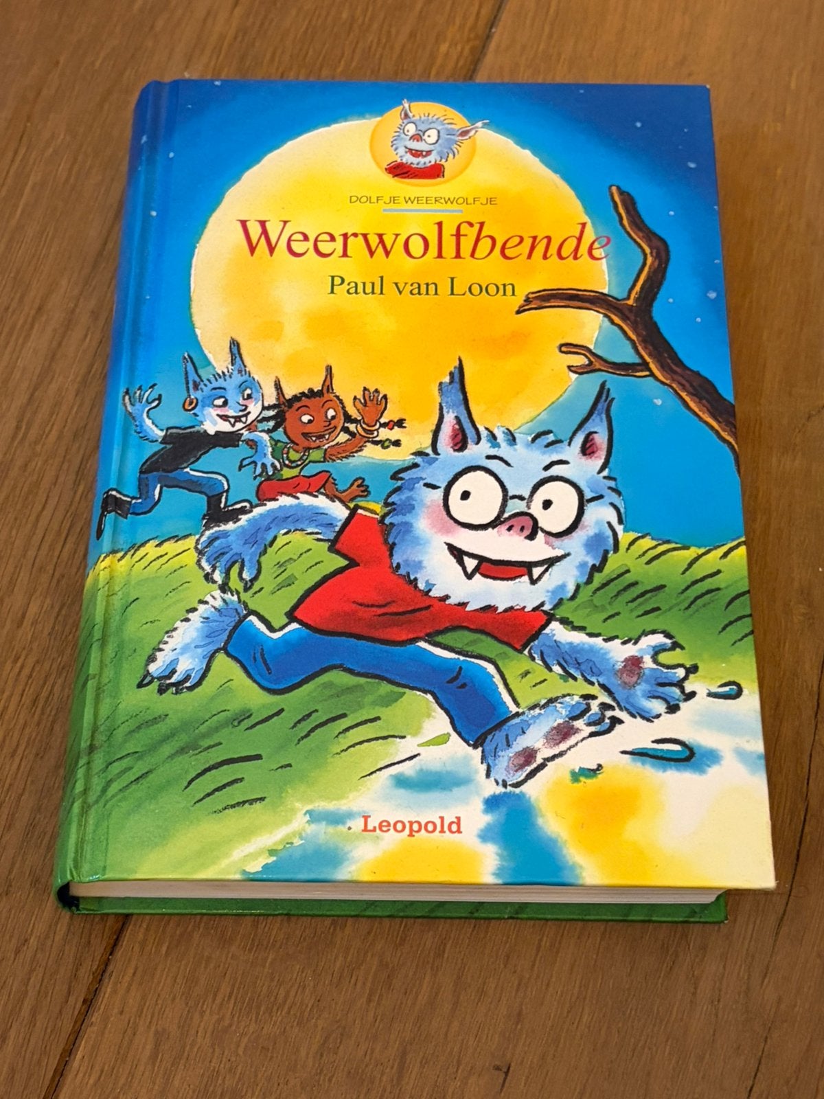 Dolfje Weerwolfje - 8 - Weerwolfbende, Boeken, Ophalen of Verzenden, Zo goed als nieuw, Fictie algemeen