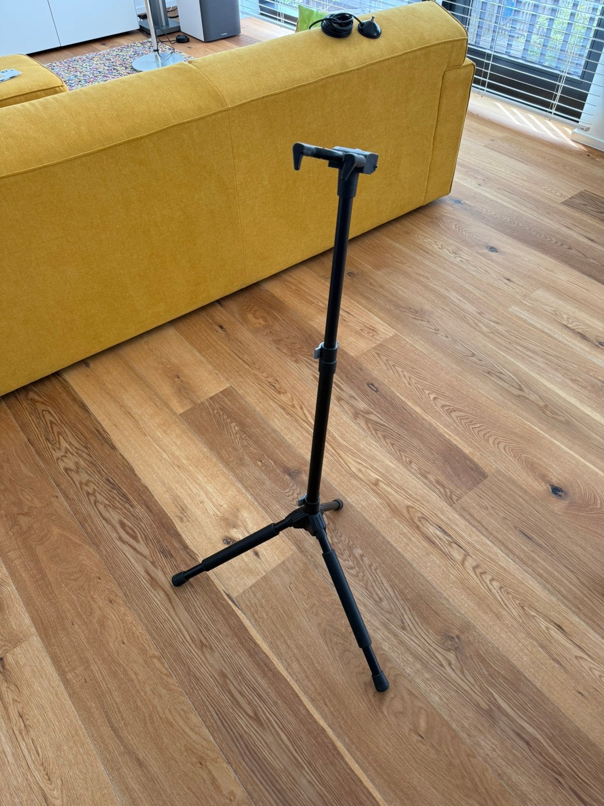 Support pour guitare Konig & Meyer 17670 Memphis Pro, Musique & Instruments, Pieds, Enlèvement ou Envoi, Comme neuf
