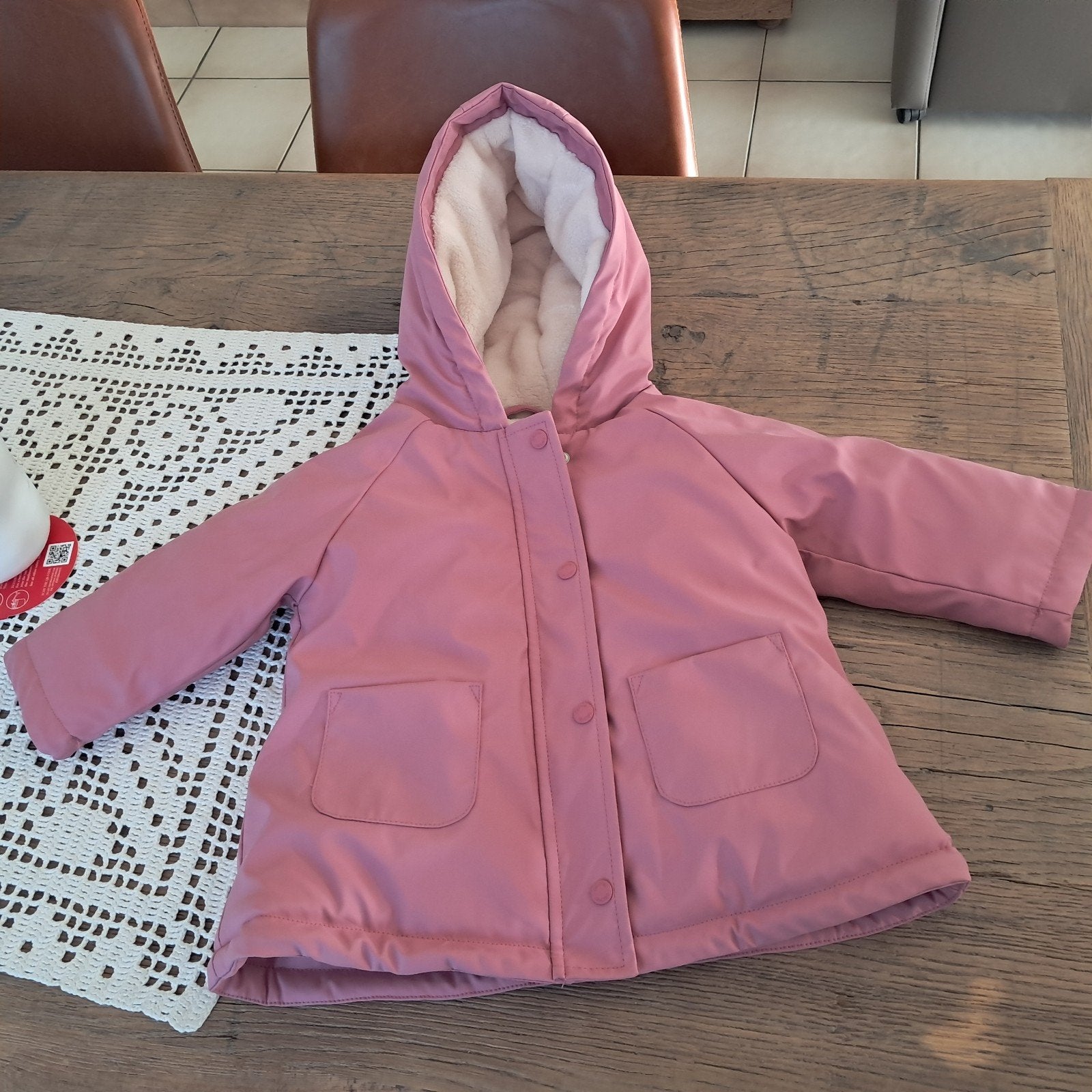 mooi wintervestje met kap, Kinderen en Baby's, Babykleding | Maat 74, Meisje, Ophalen of Verzenden, Zo goed als nieuw, Jasje