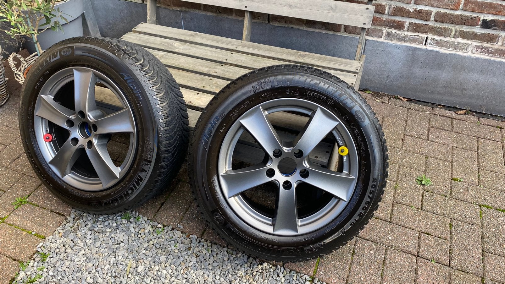 Set van 4 velgen en winterbanden Michelin Alpin 205/60/16, Auto-onderdelen, Banden en Velgen, Ophalen, Winterbanden, Band(en)