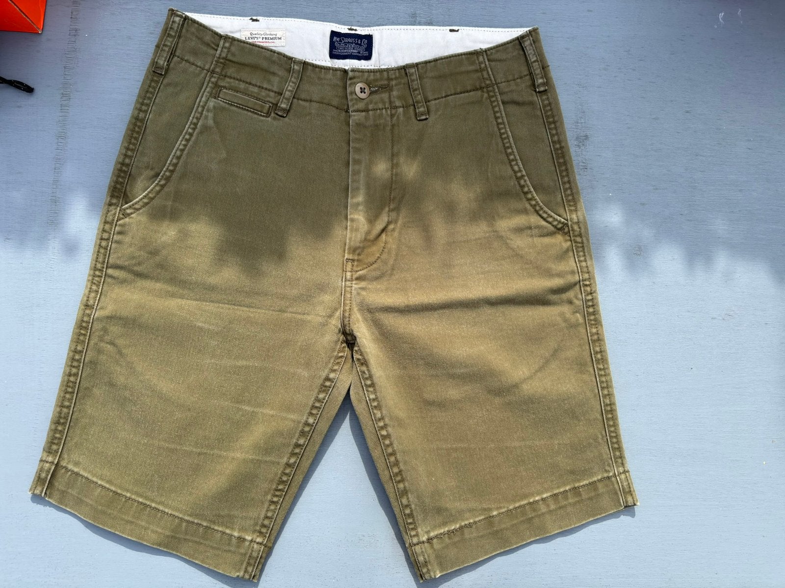 Short Levi's taille W28, Enlèvement ou Envoi, Comme neuf, Taille 46 (S) ou plus petite, Vert