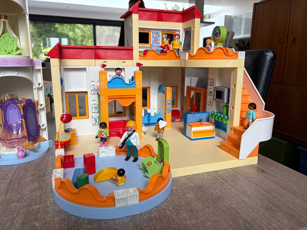 Playmobil kinderopvang set 5567 en 5570, Ophalen of Verzenden, Gebruikt, Complete set