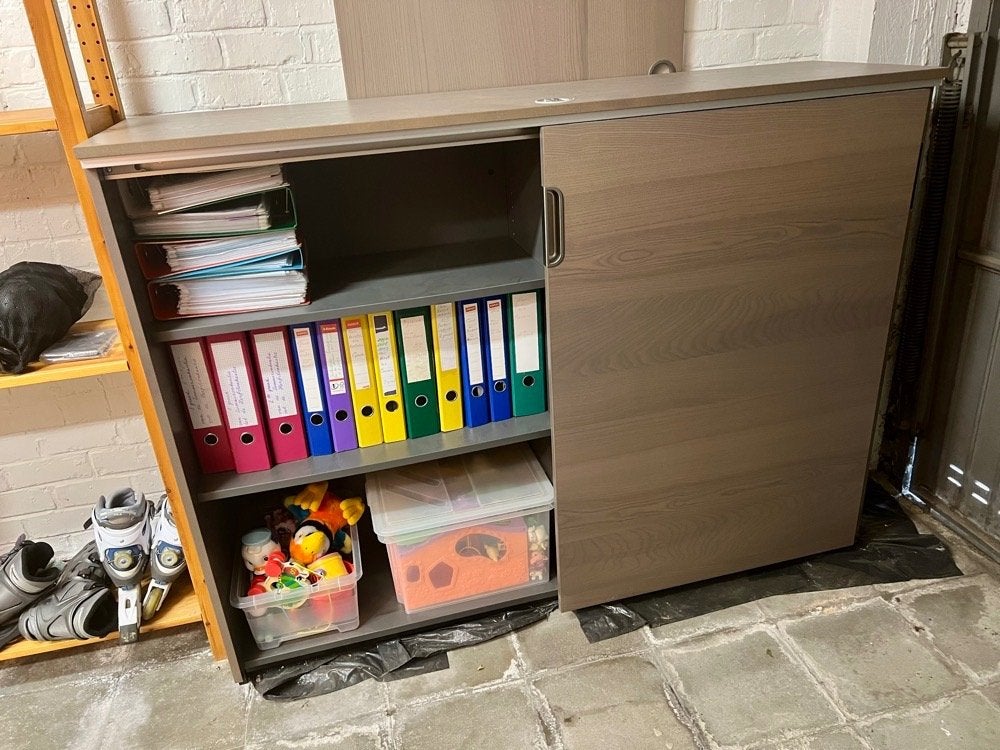 Bureaukast met schuifdeuren van Ikea - GRATIS, Ophalen, 100 tot 150 cm, 150 tot 200 cm, Meerdere deuren