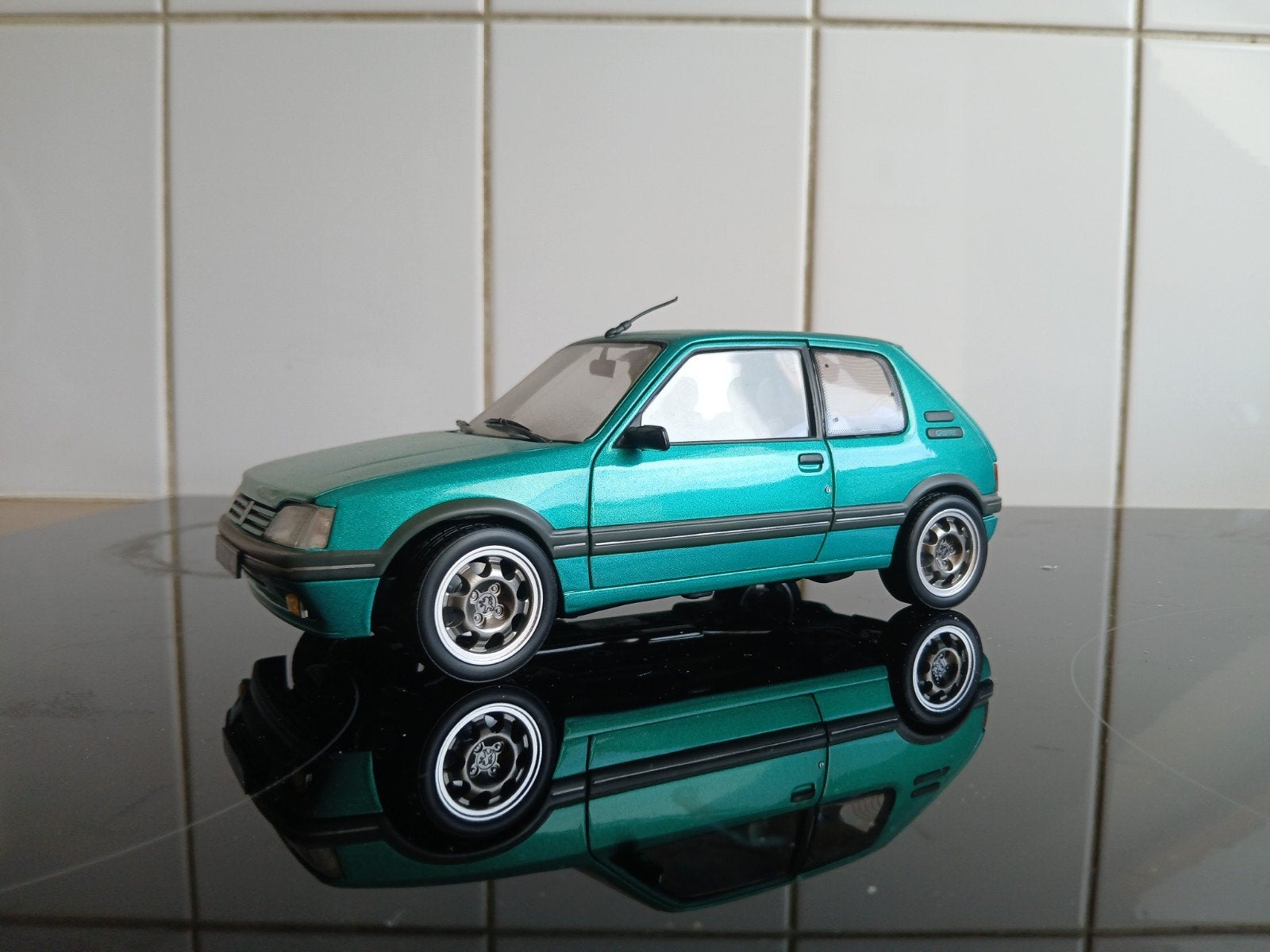 Peugeot 205 GTI, Hobby en Vrije tijd, Modelauto's | 1:18, Ophalen of Verzenden, Zo goed als nieuw, Auto, Norev