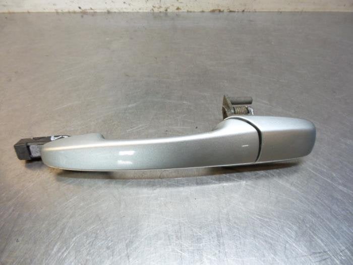Poignée portière 4portes arrière gauche d'un Mazda 6 (6 0, -, 3 mois de garantie, Mazda, Utilisé