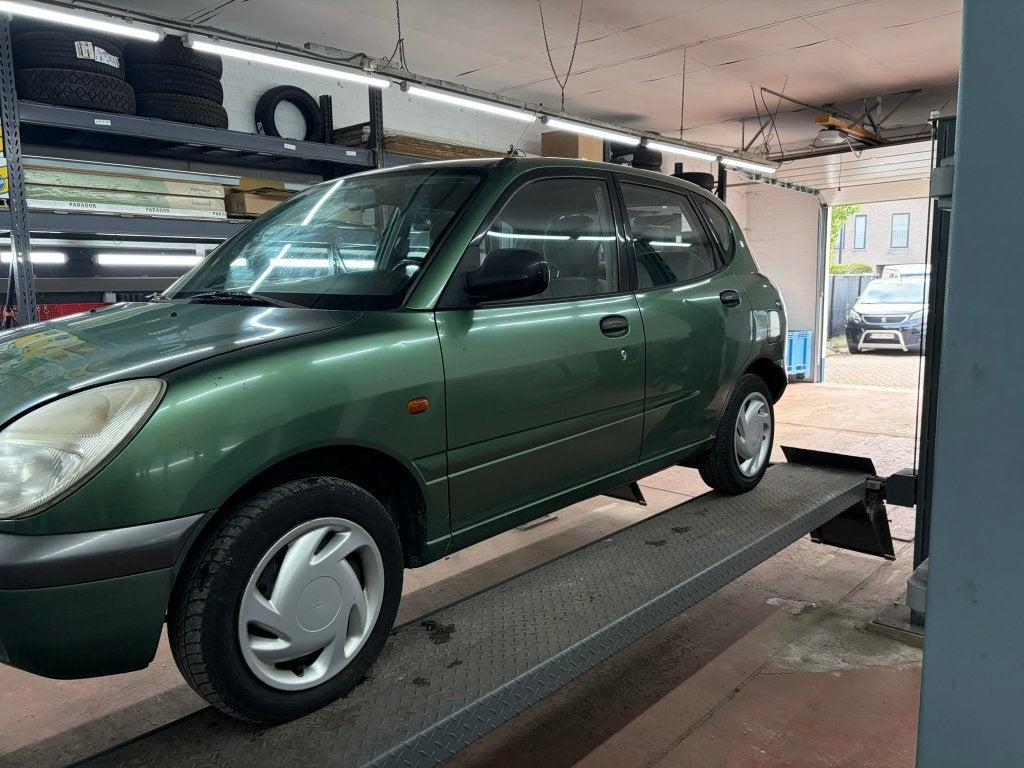 Daihatsu Sirion, Auto's, 41 kW, Sirion, 989 cc, Handgeschakeld