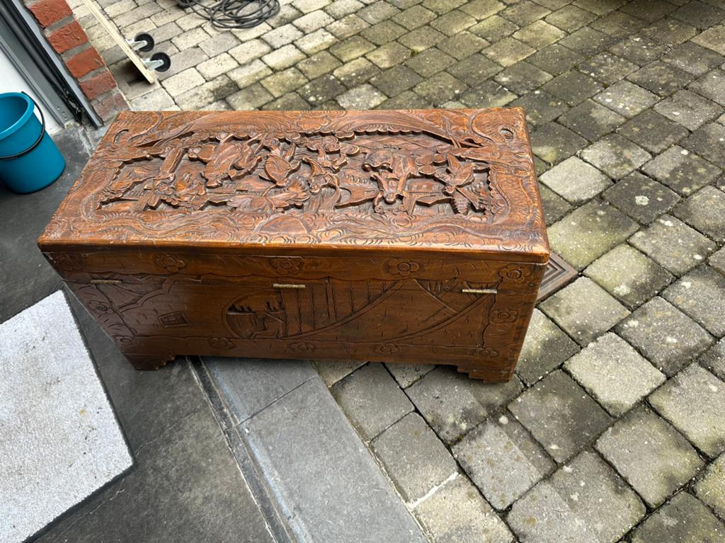 Oude Chinese gebeeldhouwde kist. Kamferhout, Ophalen, Minder dan 50 cm, Gebruikt, 50 tot 100 cm