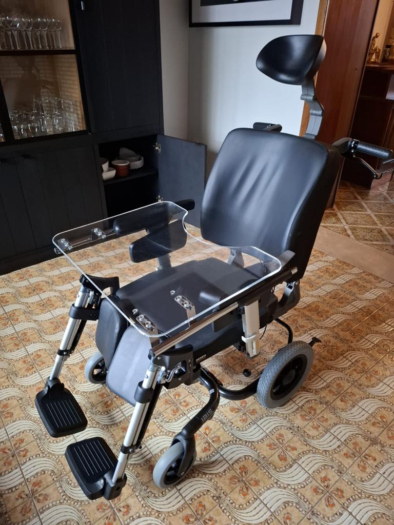 Fauteuil roulant inclinable noir -, Divers, Chaises roulantes, Comme neuf, Fauteuil roulant manuel, Enlèvement ou Envoi