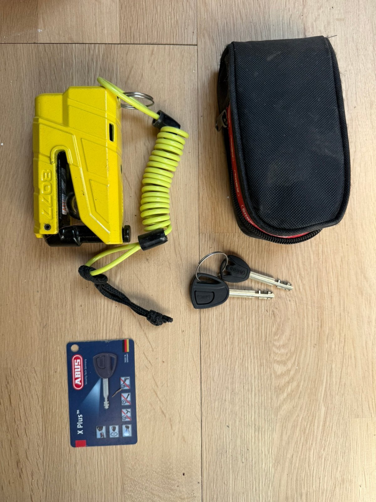 Abus 8077 schijfremslot, Motoren, Accessoires | Sloten, Ophalen, Zo goed als nieuw