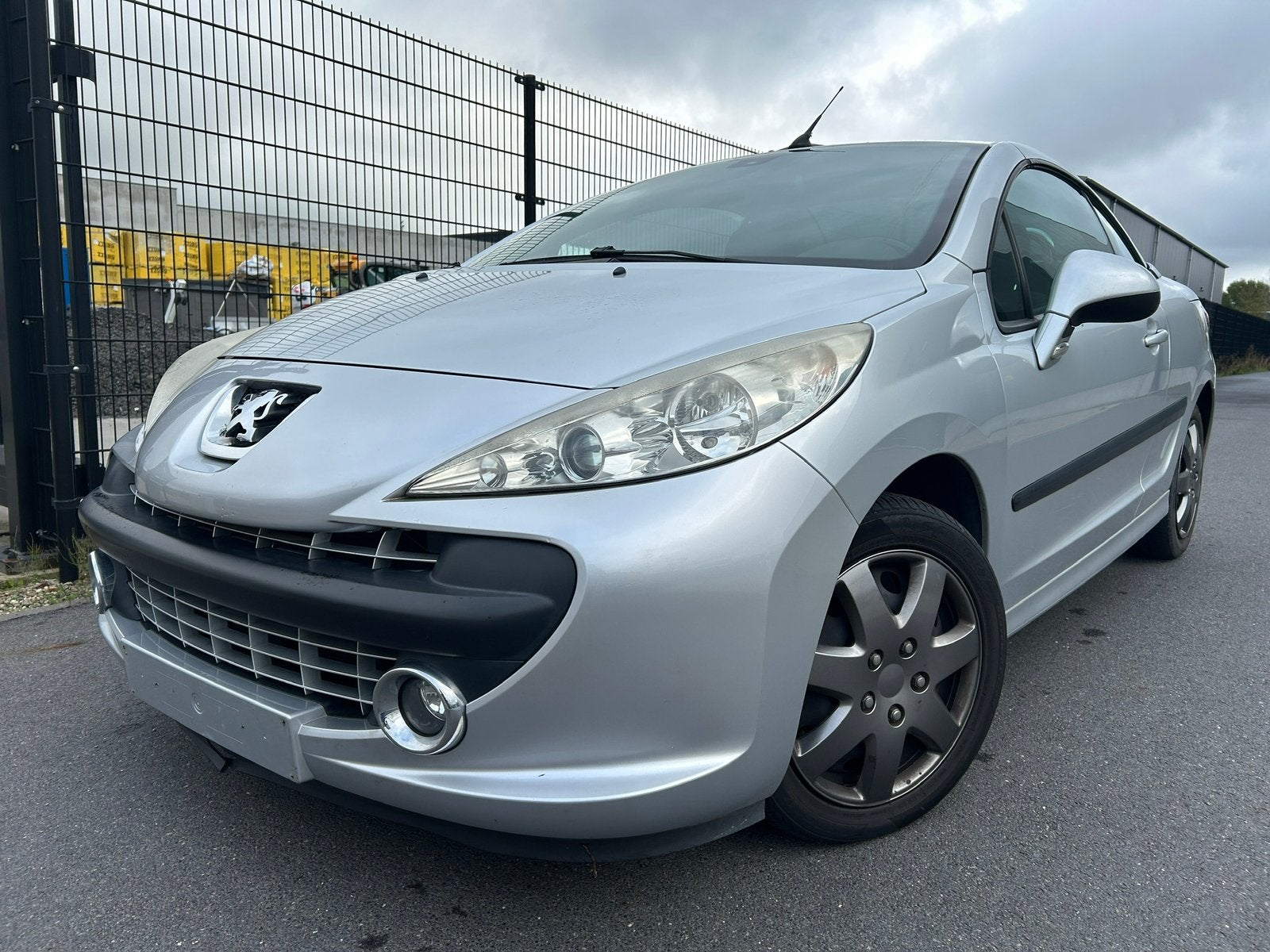 Peugeot 207 | Cabrio - 1.6 - 2007 - Benzine - Airco, Auto's, Voorwielaandrijving, 4 zetels, Stof, Zwart
