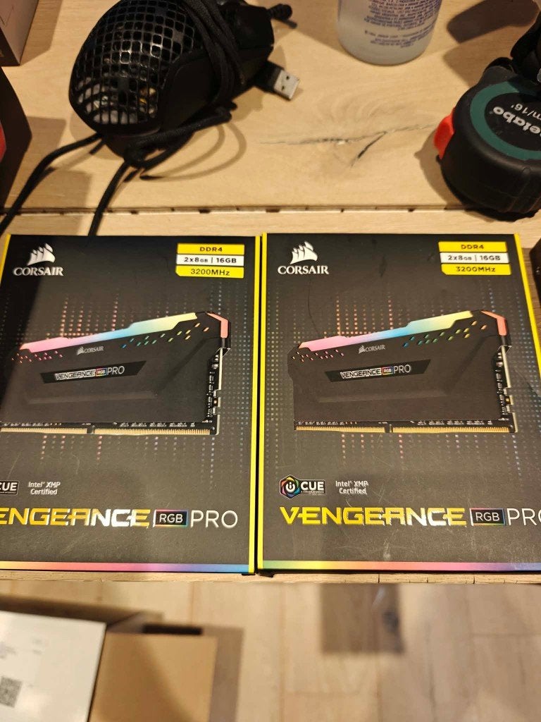 Corsair vengeance 2 x 8GB 3200Mhz RGB DDR4 (2 sets), DDR4, Enlèvement, Utilisé, Desktop