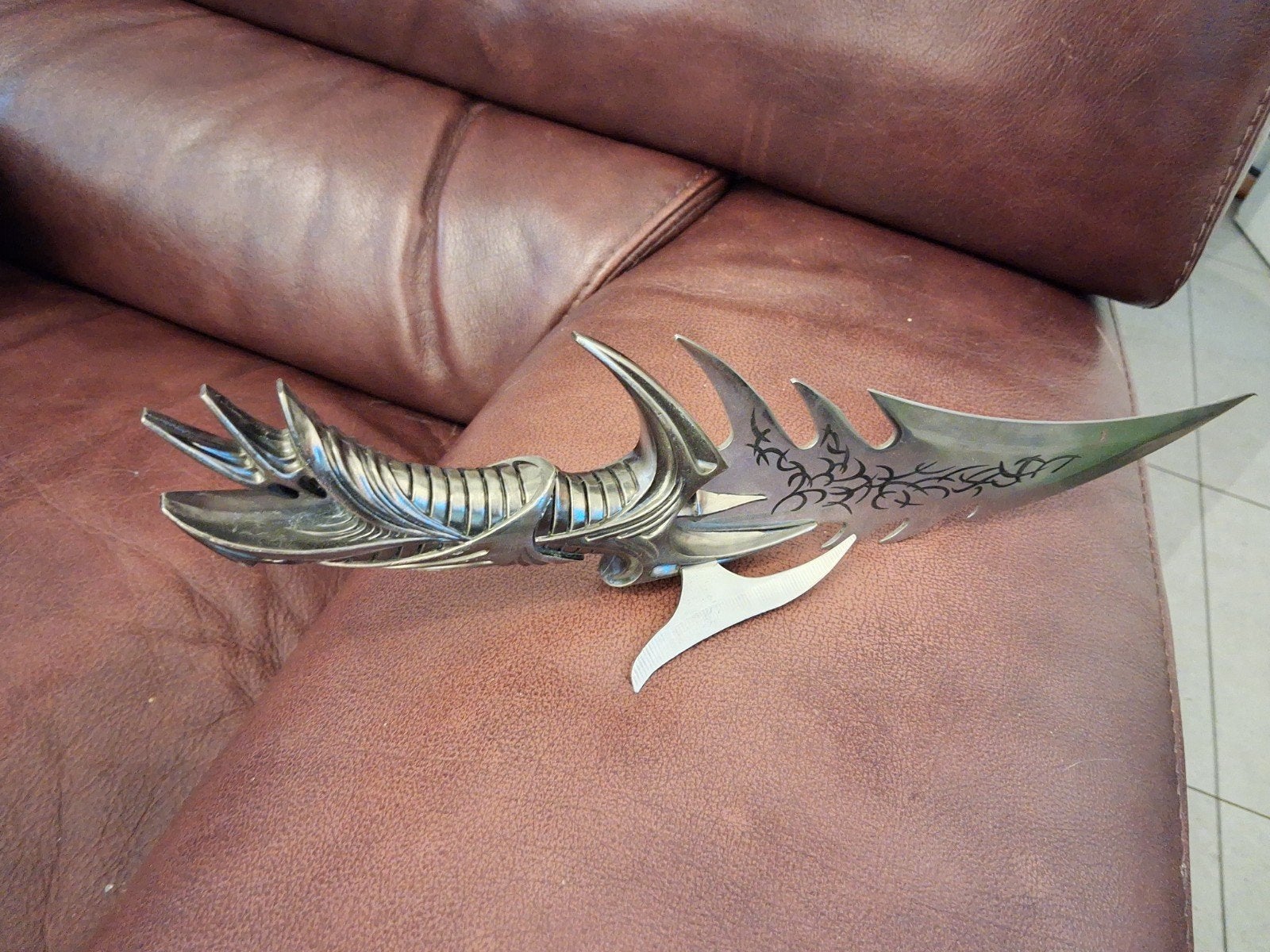 couteau de collection décoratif appelé Gil Hibben Tiger Shar, Enlèvement ou Envoi