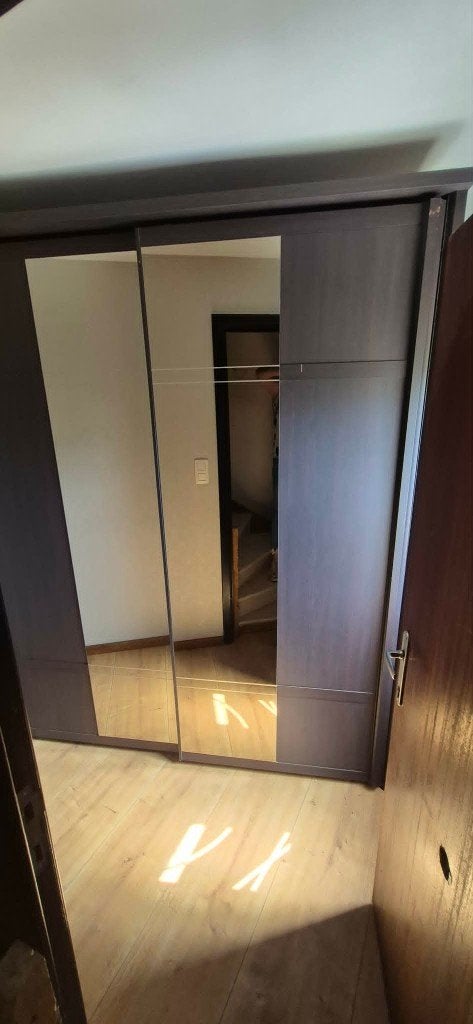 Garde robe 2 portes coulissantes avec miroir, Enlèvement, Utilisé
