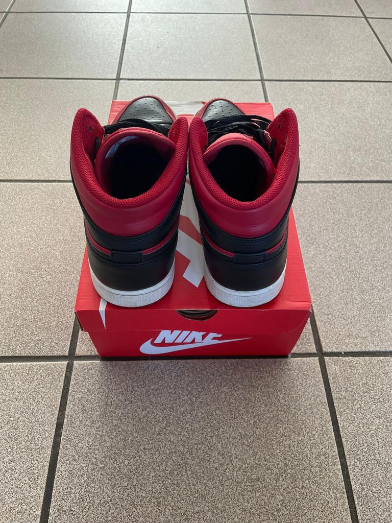 Nike Jordan 1 Mid Reverse Bred, Vêtements | Hommes, Chaussures, Comme neuf, Enlèvement, Chaussures de sport, Noir