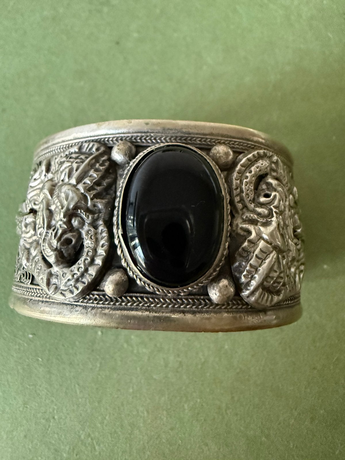 Tibetaanse slangenarmband met onyx, Ophalen of Verzenden, Zo goed als nieuw