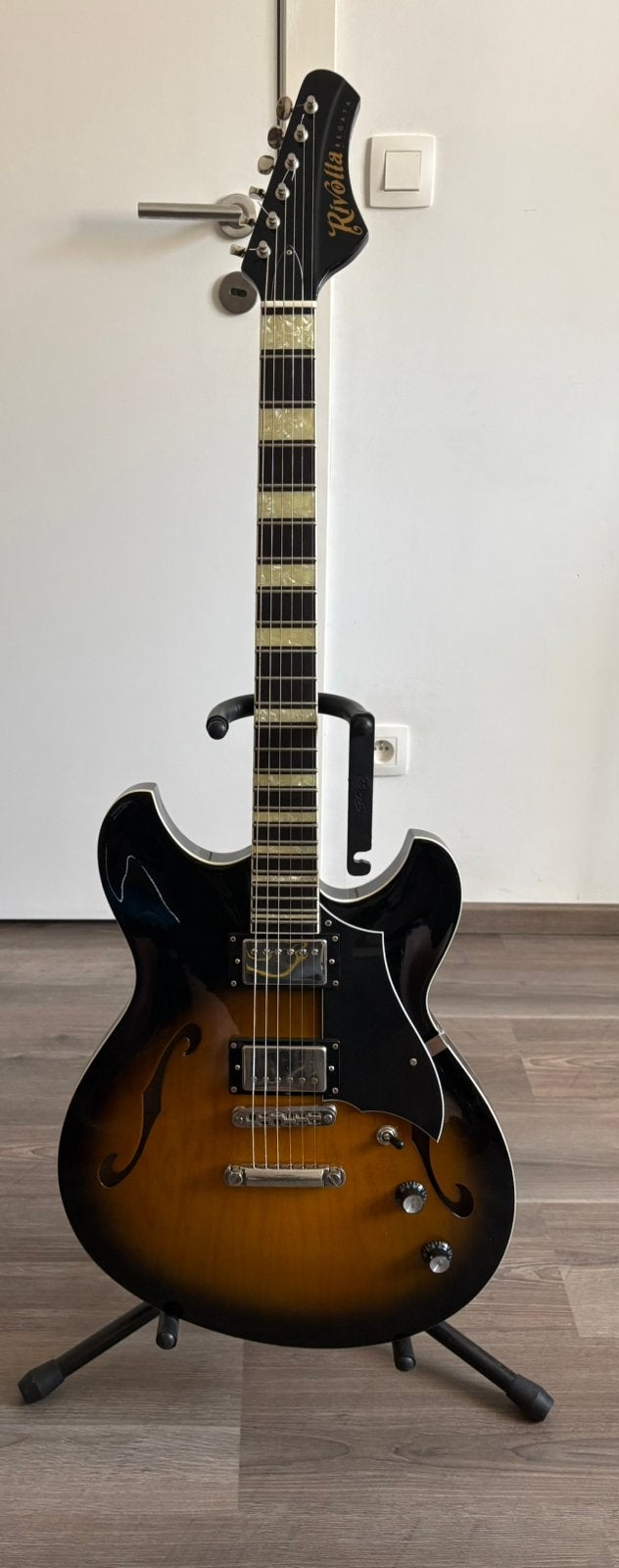 Rivolta Regata, Muziek en Instrumenten, Snaarinstrumenten | Gitaren | Elektrisch, Ophalen, Zo goed als nieuw, Semi-solid body