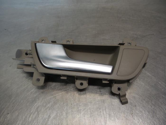 Poignée portière 4portes arrière gauche d'un Audi A4 (A4, -, Utilisé, -, -