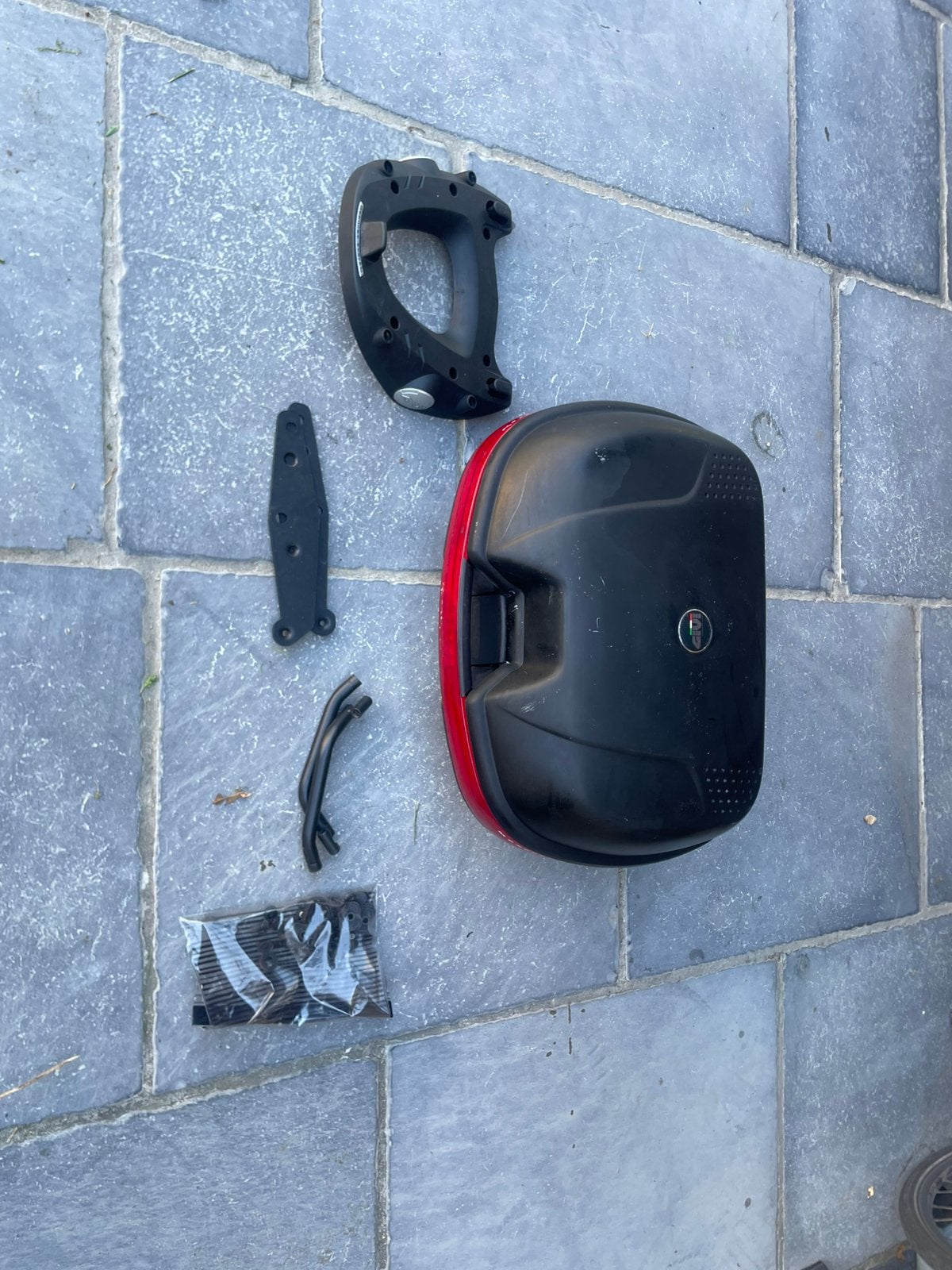 Topkoffer Givi + monokey systeem, Motoren, Ophalen, Zo goed als nieuw