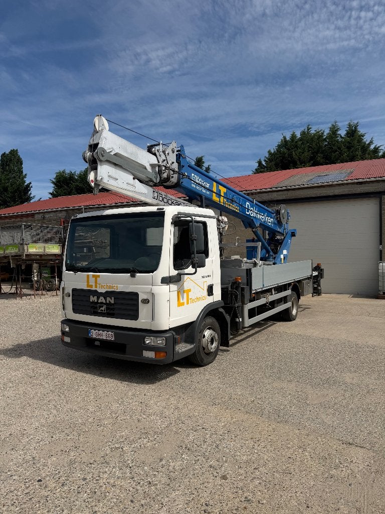 MAN TGL8.180 met Bocker 31/1400 dakwerkerskraan, Ophalen, Hijswerktuig