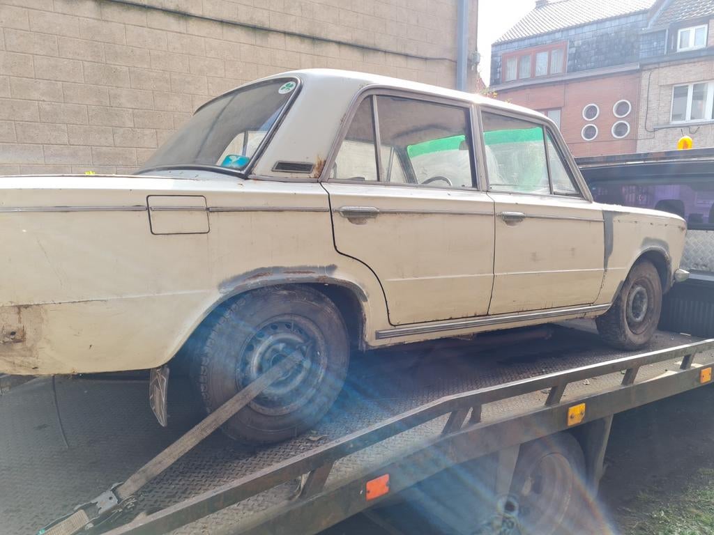 Sortie de grange fiat 125 année 1967 à restaurer, Ophalen, Fiat