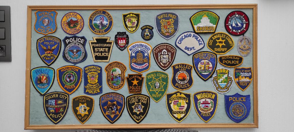 Ecussons de Police, Ophalen