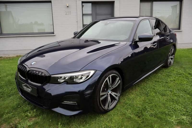 BMW 320iA M-Sport LED/Navi/KeyLess/HeadUp/Camera/Carplay/19", Achterwielaandrijving, 4 cilinders, Blauw, 127 g/km