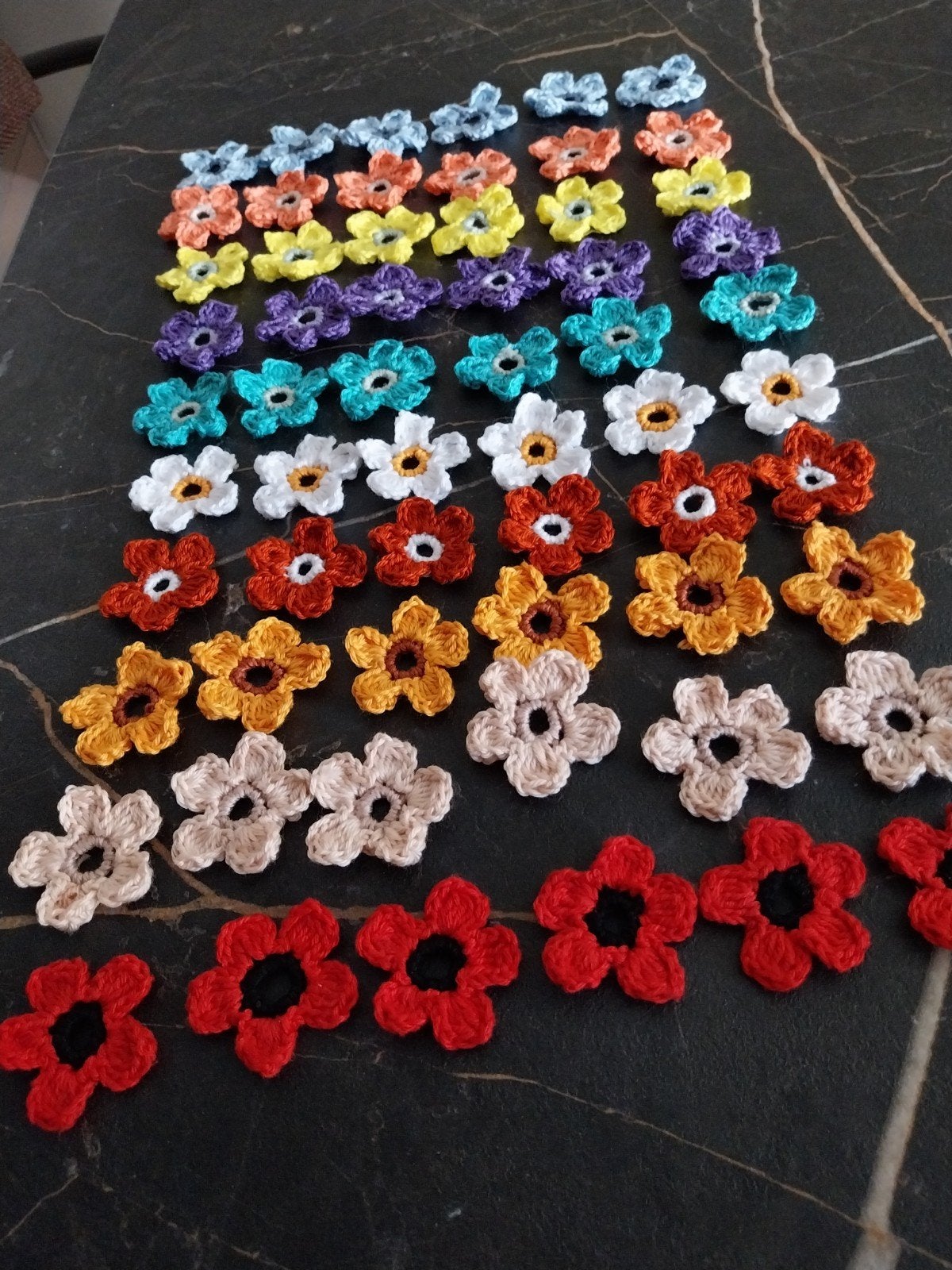 Gehaakte bloemen in  katoen en zomerse kleuren, Hobby en Vrije tijd, Breien en Haken, Ophalen of Verzenden