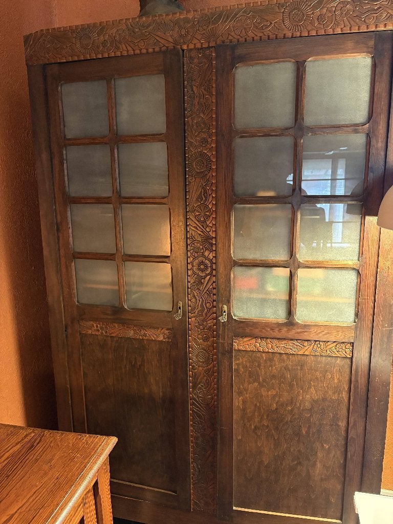 Oude kast met bloemendecoratie, Antiek en Kunst, Ophalen
