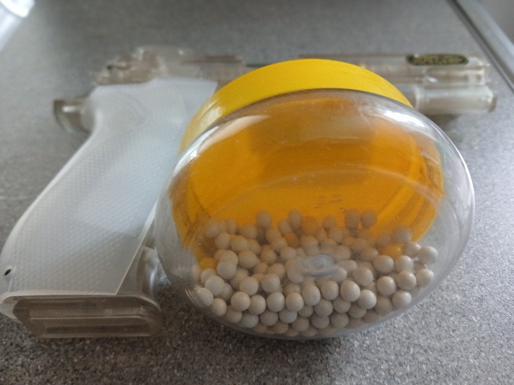 kwalitatief speelgoedgeweer met gratis ballletjes, Ophalen of Verzenden, Zo goed als nieuw