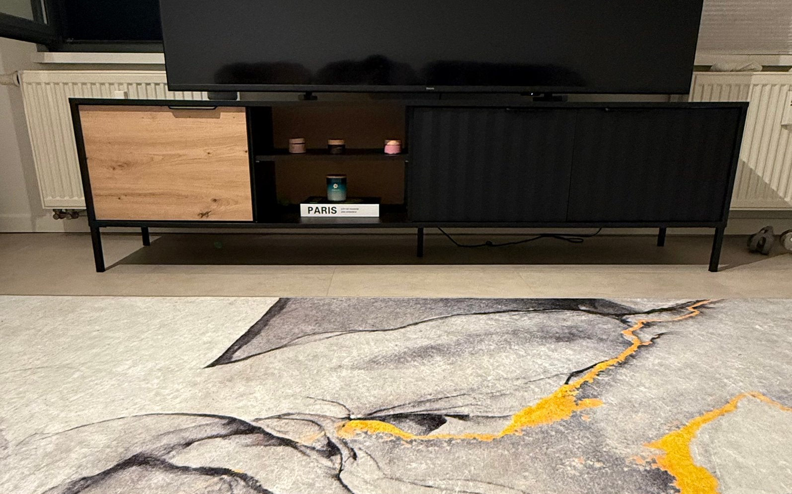 TV tafel in heel goede staat zonder beschadigen, Ophalen, Zo goed als nieuw