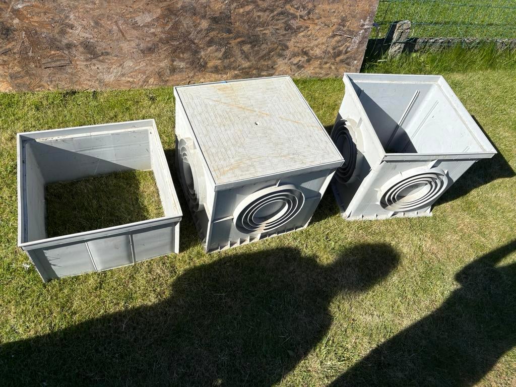 : 3 regards / boîtes de drainage en plastique en bon état., Enlèvement, Comme neuf