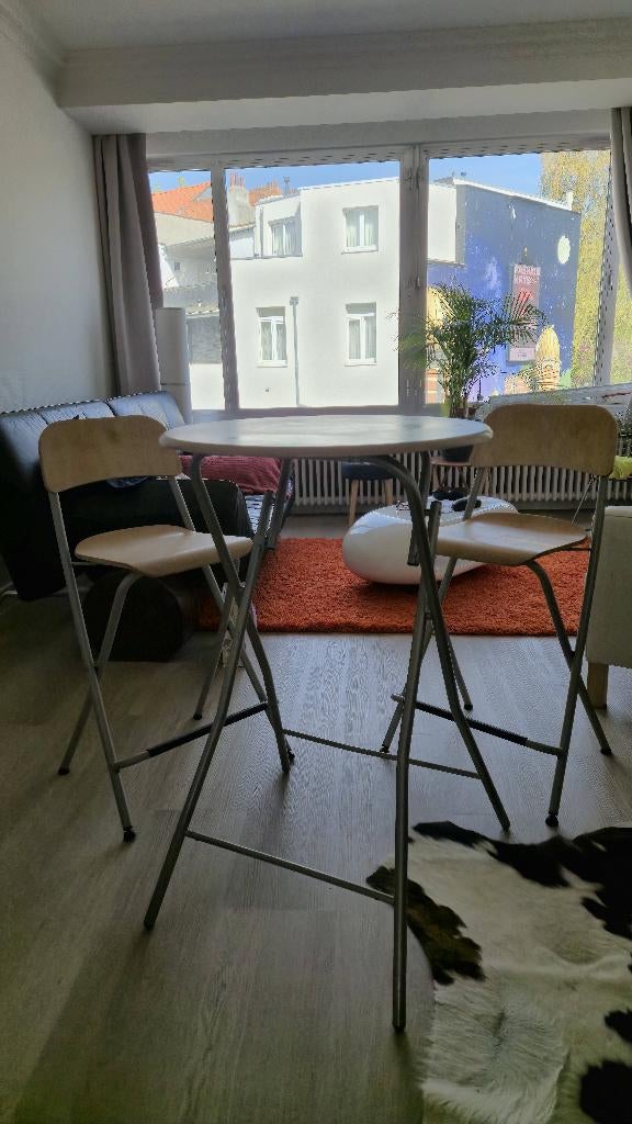 Mange-debout et ses 2 chaises, Enlèvement, Utilisé