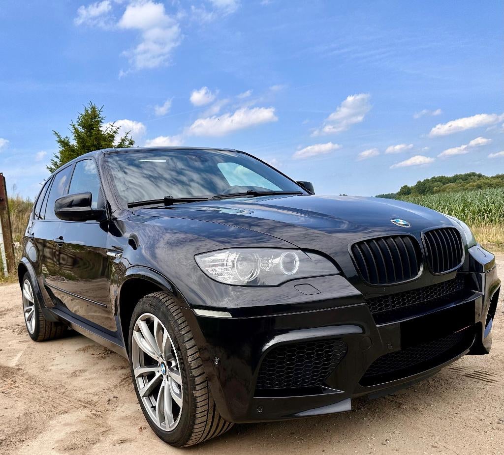 BMW X5M 4.4 V8 Biturbo *LICHTE VRACHT*, Auto's, Automaat, Verwarmde buitenspiegels, 4395 cc, Zwart