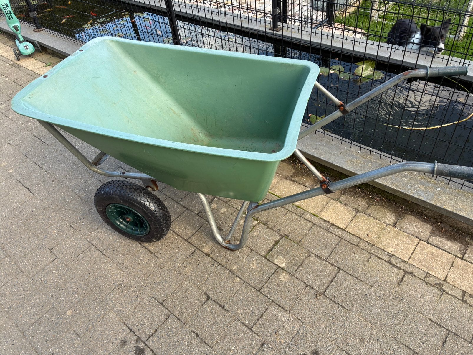 Grootte kruiwagen met twee wielen, Ophalen, Zo goed als nieuw