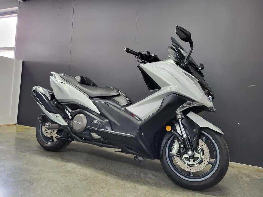 Kymco AK 550 comfortabele en krachtige maxiscooter