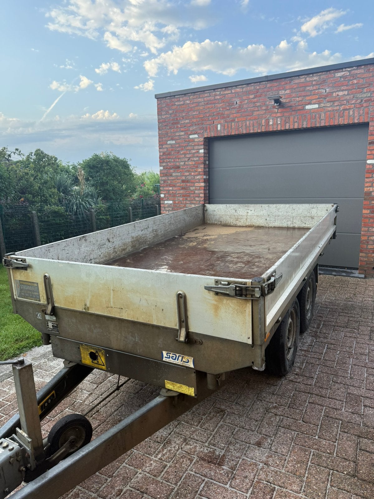 Benne électrique 3500 kg, Enlèvement