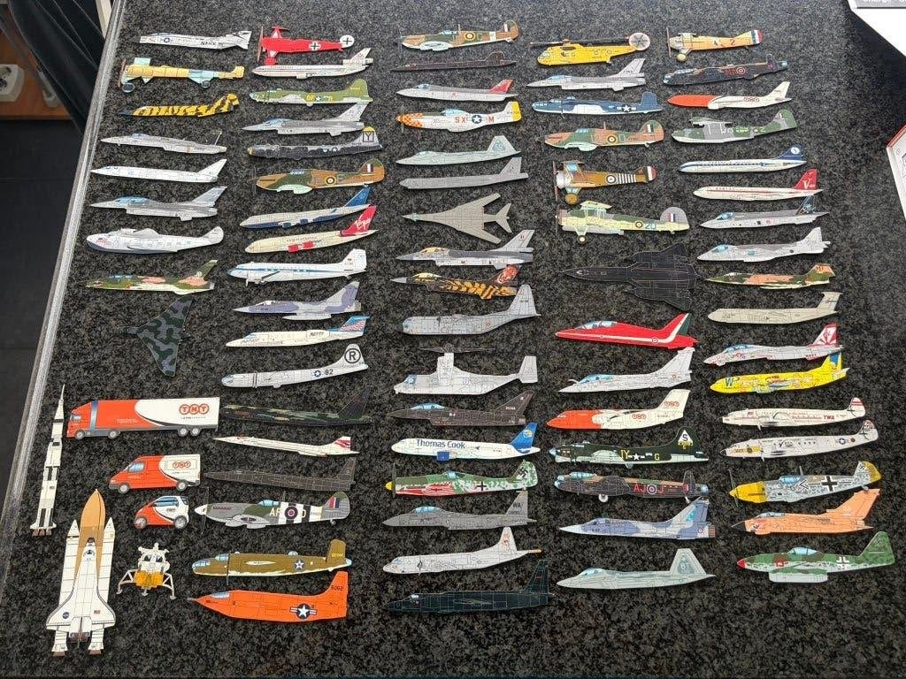 Collectie magneten - 81 stuks! vliegtuigen helikopters raket, Hobby & Loisirs créatifs, Enlèvement ou Envoi, Comme neuf, 1:200 ou moins