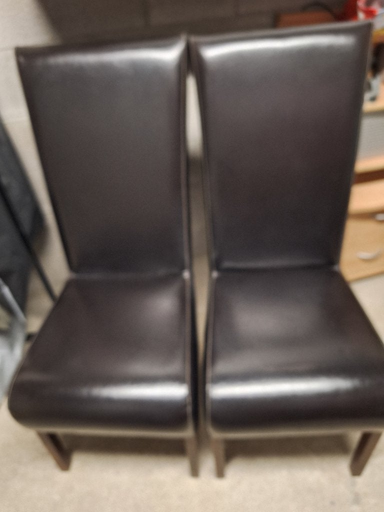 2 eetkamer stoelen, Huis en Inrichting, Ophalen, Gebruikt, Bruin, Leer