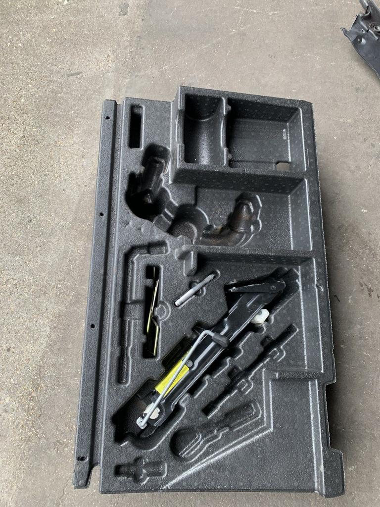 Mercedes-Benz ML W164 kofferbak gereedschapset A1648460006, -, Enlèvement, Utilisé, -