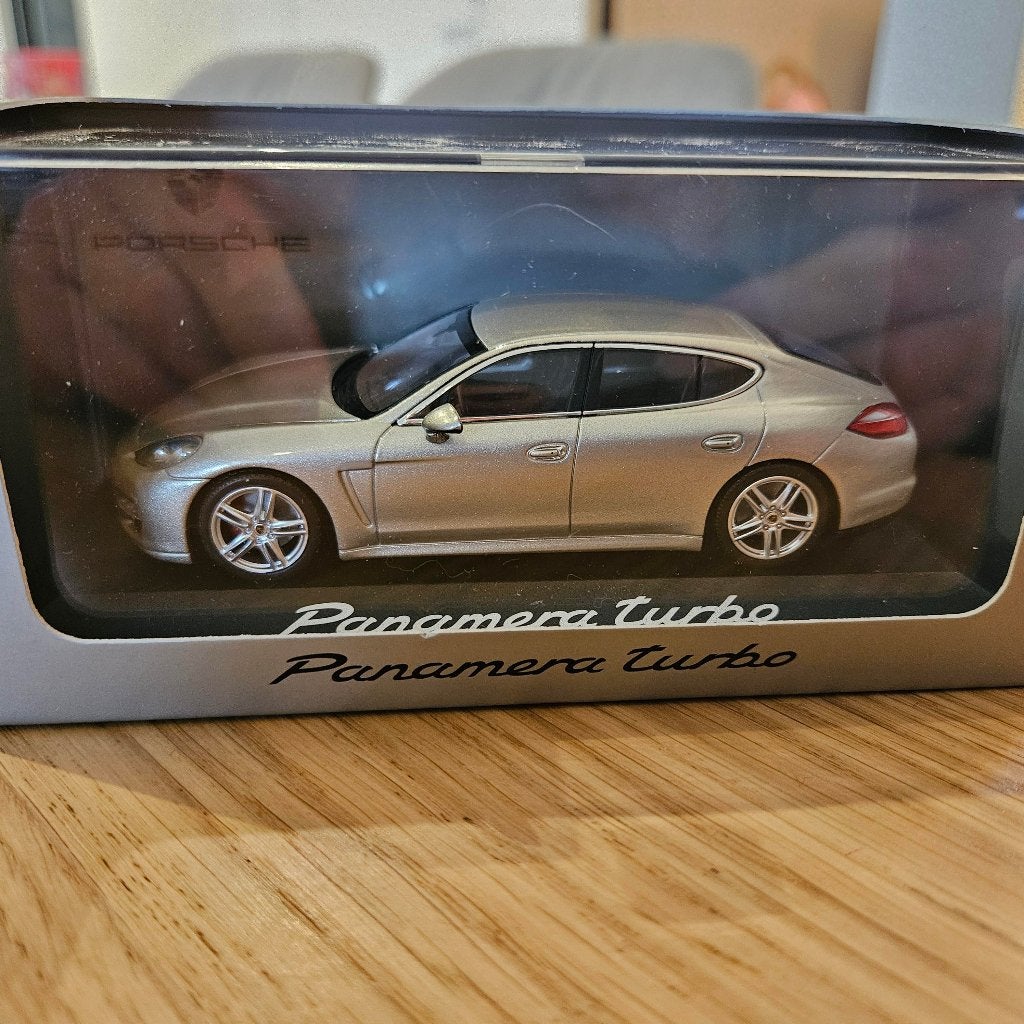 Porsche Panamera Turbo gris de 2009 1/43, Enlèvement ou Envoi, Neuf, Voiture, MiniChamps