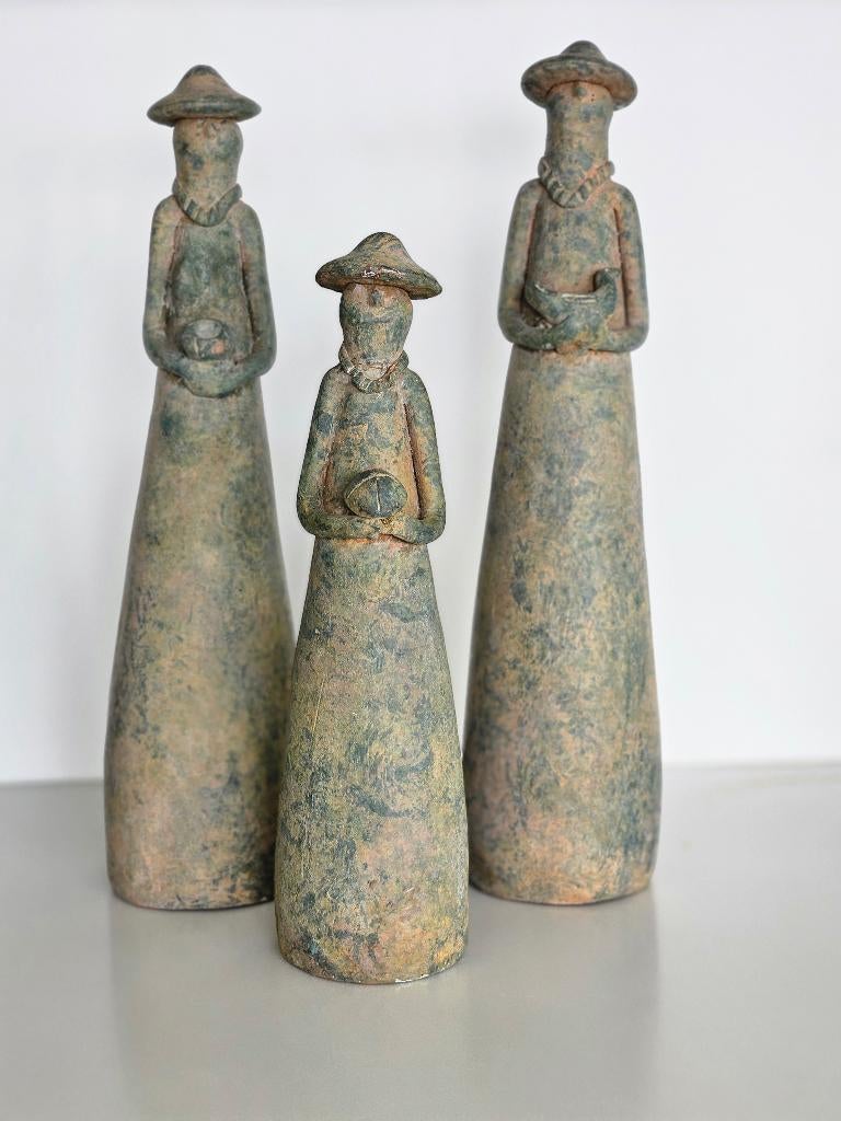 Set van drie terracotta beelden., Enlèvement, Utilisé