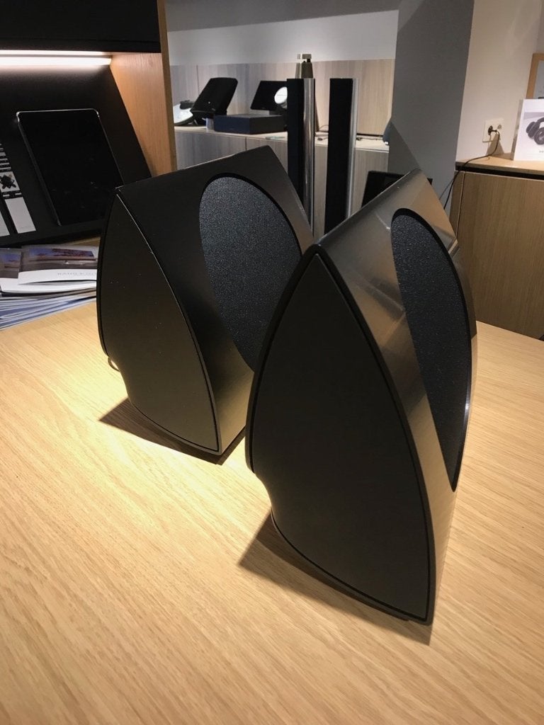 Bang & Olufsen Beolab 17 Black met tafel stands WISA - B&O, Stereo speakers, Info@bang-olufsen.dk, Geschikt voor surround/home cinema