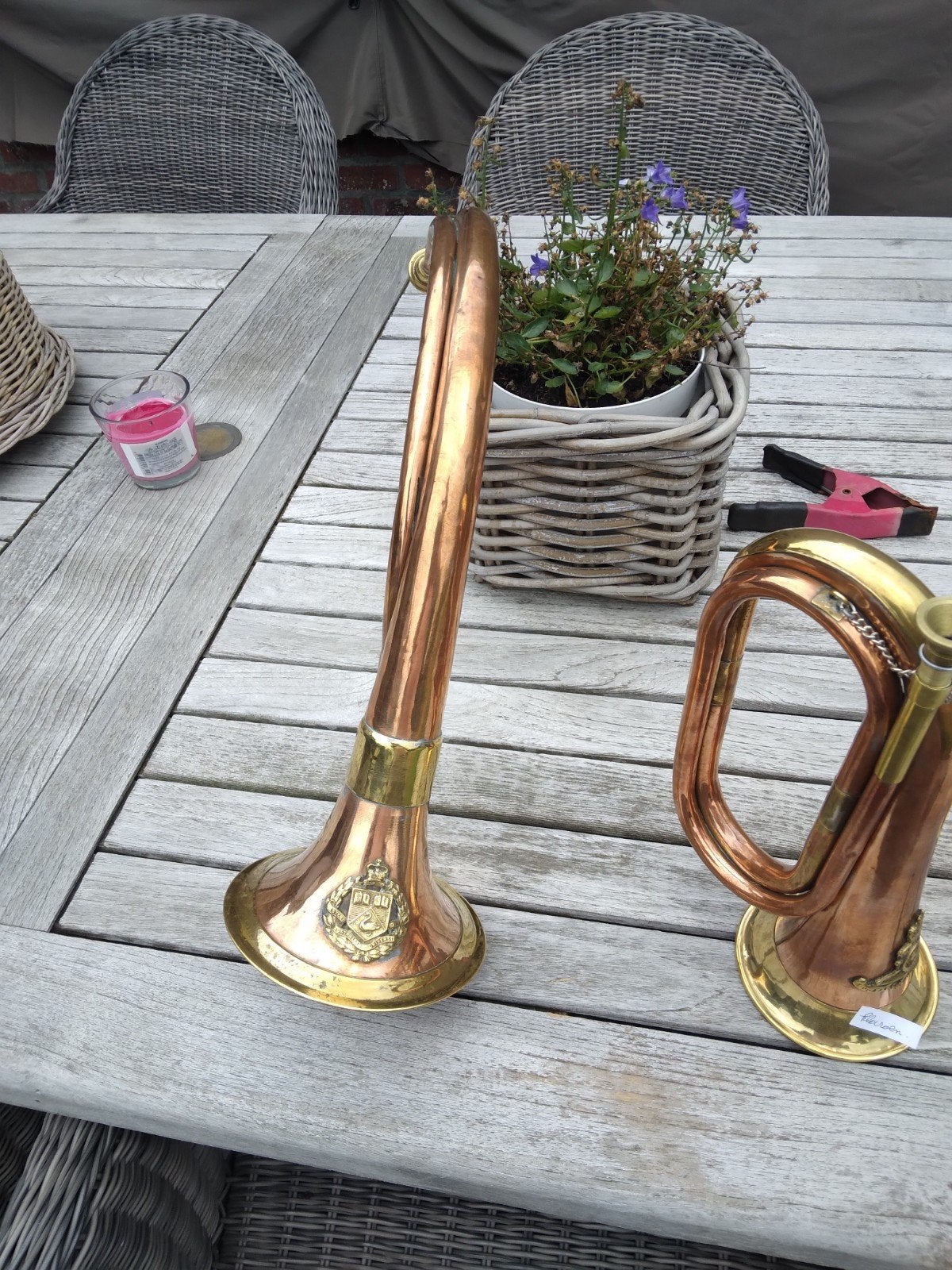Vier stuks  klaroen  blaasinstrument, Enlèvement