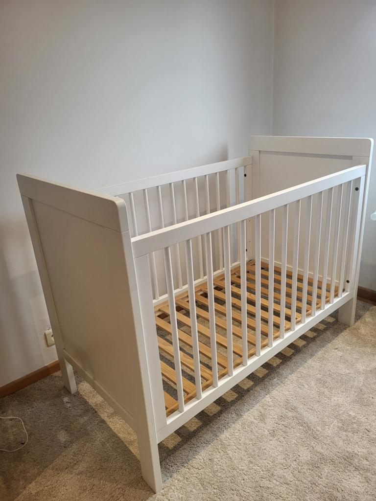 Babybed met matras en 2x aerosleep hoeslakens, Ophalen, Zo goed als nieuw, Ledikant