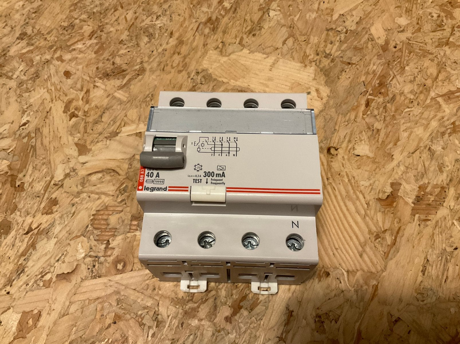 Stroomverliesschakelaar van het merk Legrand, Hobby en Vrije tijd, Elektronica-componenten, Ophalen, Nieuw