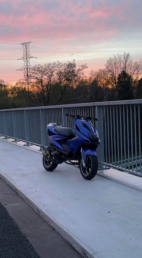 Yamaha aerox b klasse, Fietsen en Brommers, Ophalen, Tweetakt, Gebruikt, Aerox