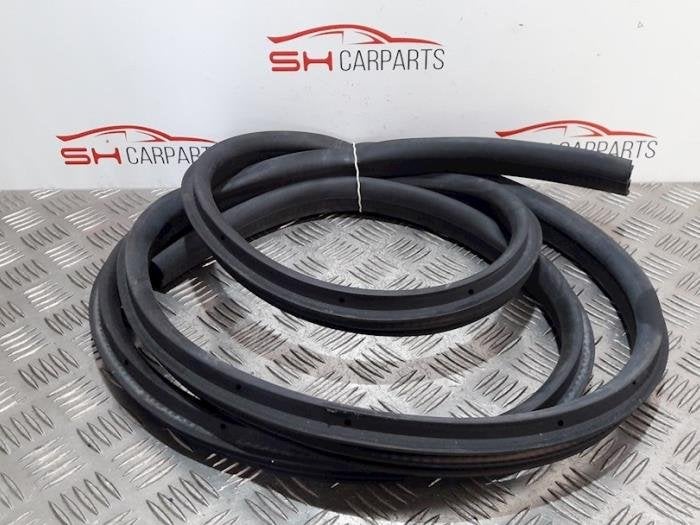 Portierrubber 4Deurs links-achter van een Ford Mondeo, Auto-onderdelen, Carrosserie, Ford, Gebruikt, 3 maanden garantie, Ophalen of Verzenden